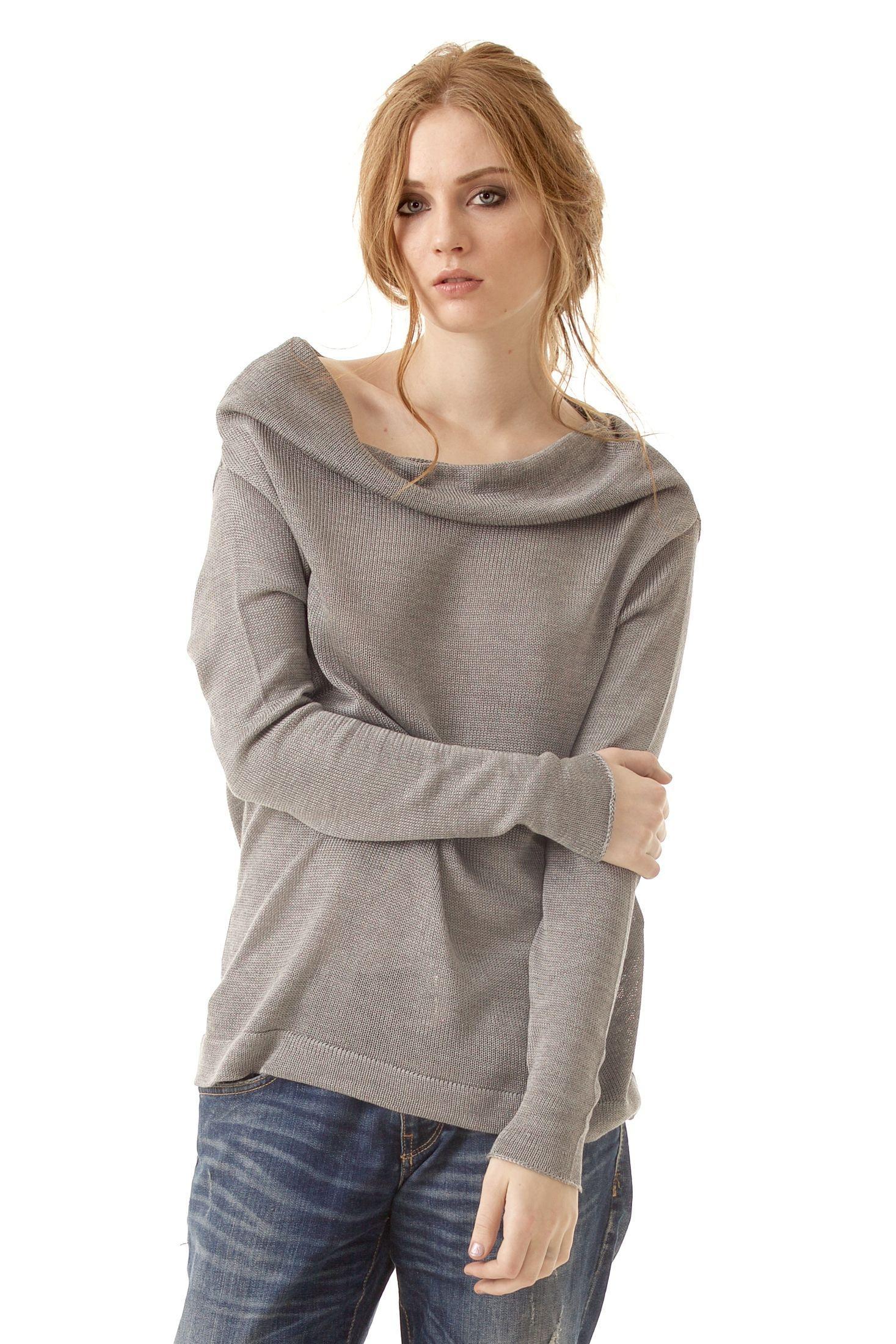 Elevate your style with AGNES, Krista Elsta's bestselling off-the-shoulder grey sweater, crafted entirely from 100% Italian cashmere. Its cowl collar and relaxed fit offer an undeniably chic aesthetic for all occasions.