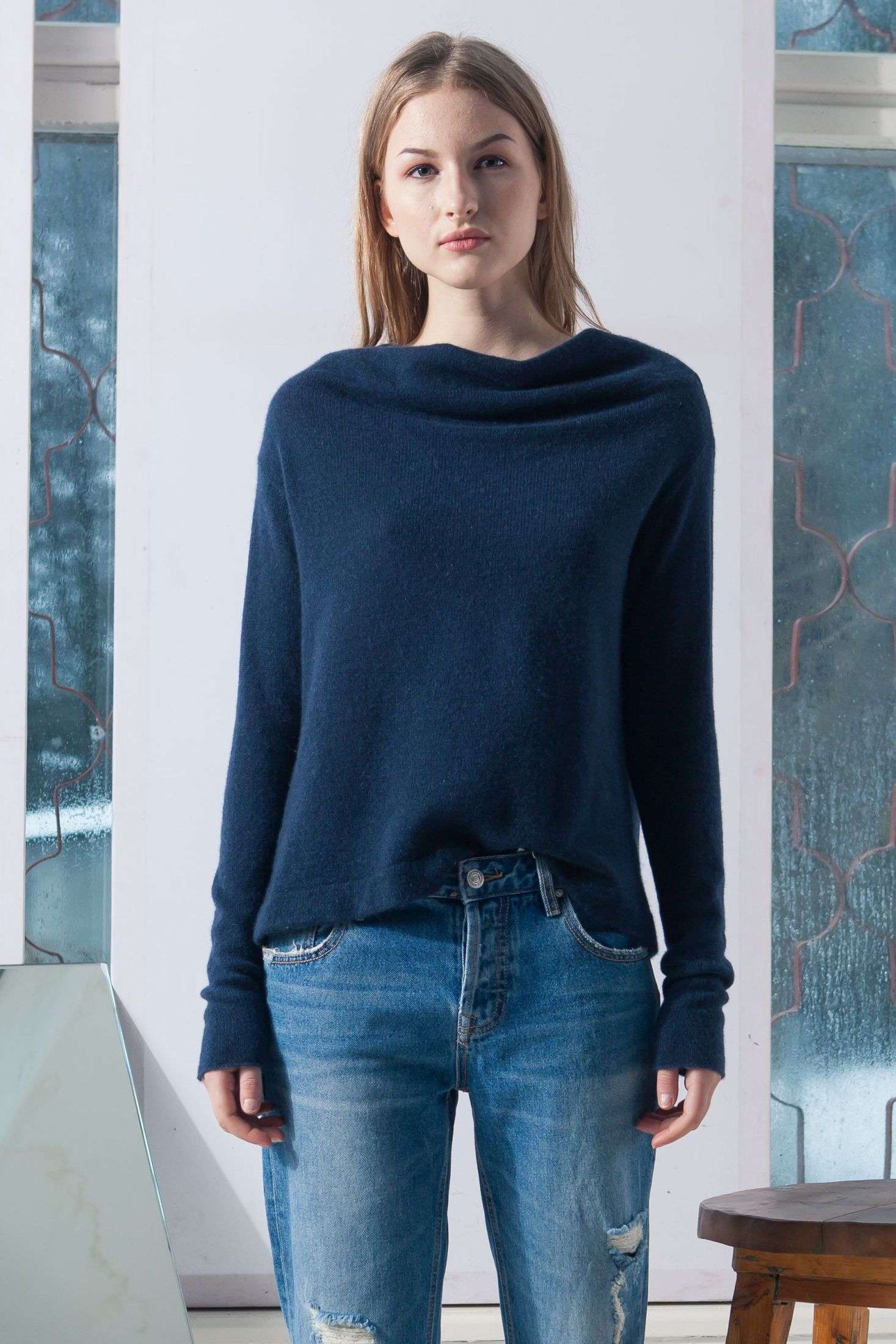 Navy blue sweater Agnes - crafted carefully of the softest 100% cashmere