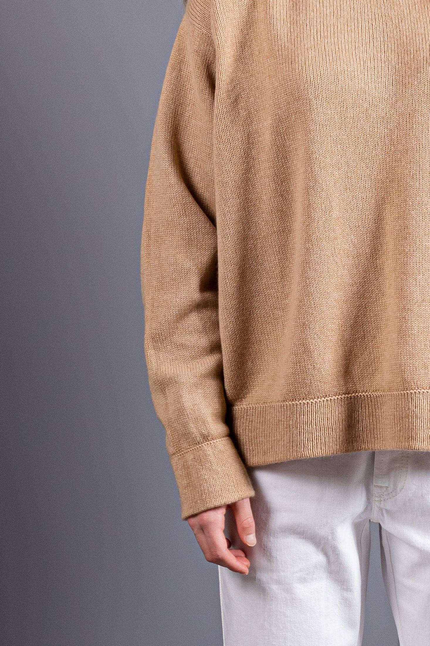 https://www.kristaelsta.com/wp-content/uploads/2018/02/oversized-cashmere-crew-neck-sweater-jumper-in-camel-kay-01-ZOOM.jpg