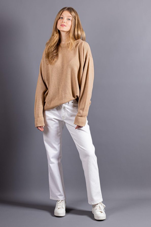 Oversized cashmere crew neck sweater womens jumper in camel beige and black with long sleeves, loose fit and crew neck