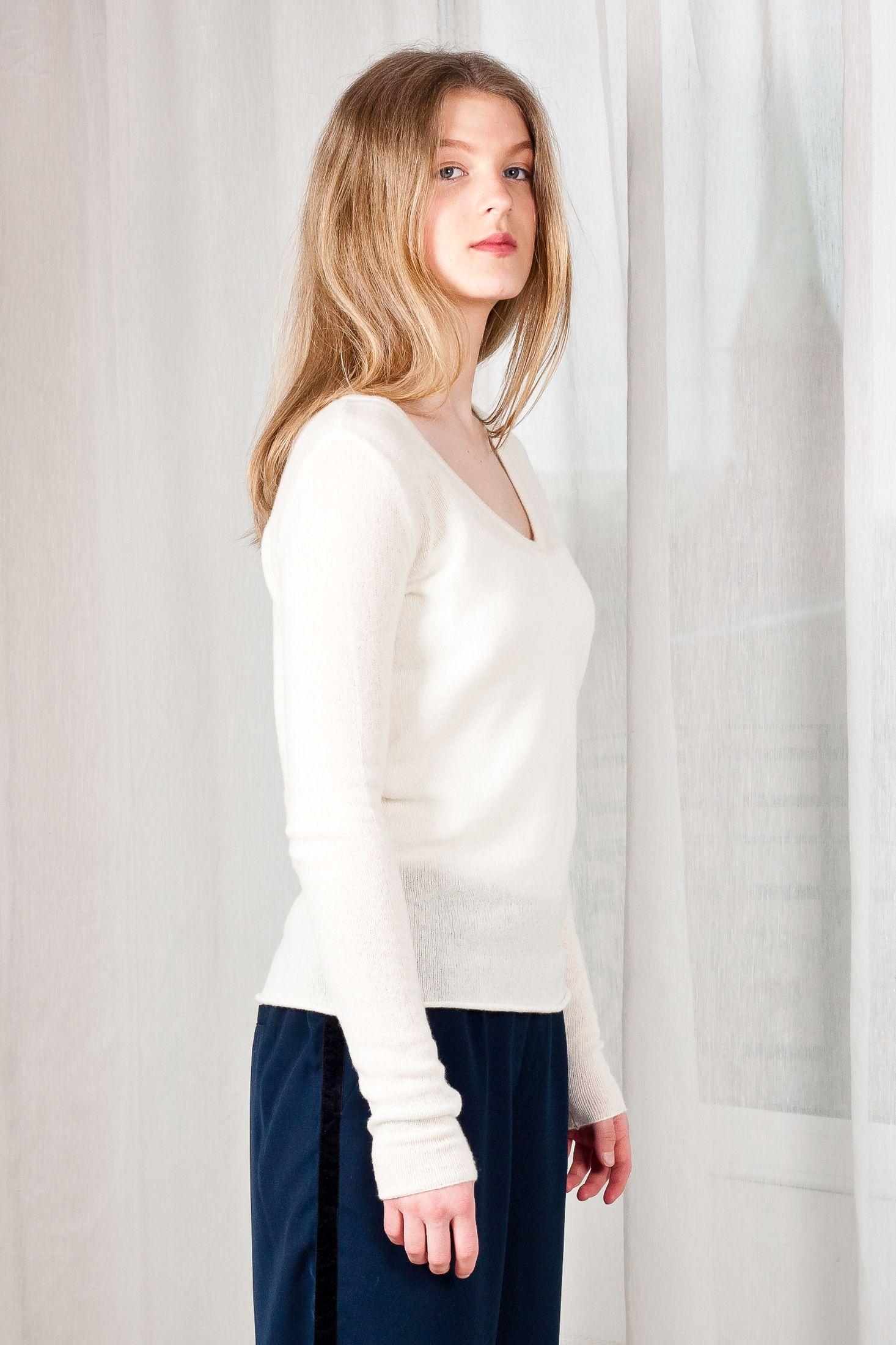Wrap yourself in the sumptuous comfort of MARGO V by Krista Elsta, an off-white cashmere V-neck sweater. Effortless style and cozy luxury combined.