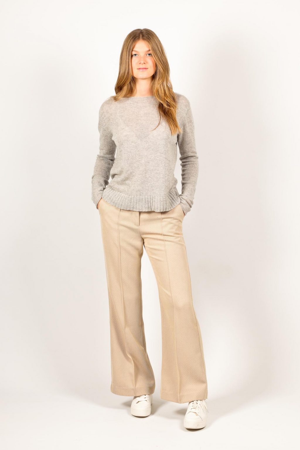 grey-sweater-style-guide-trendy-outfit-ideas-for-women-featuring-grey